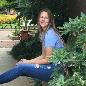 Meet your Posher, Elyse